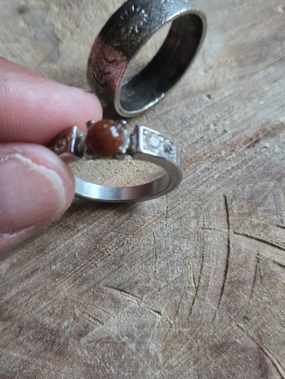 Two Vintage Rings & 1 Modern. - Picture 6 of 7